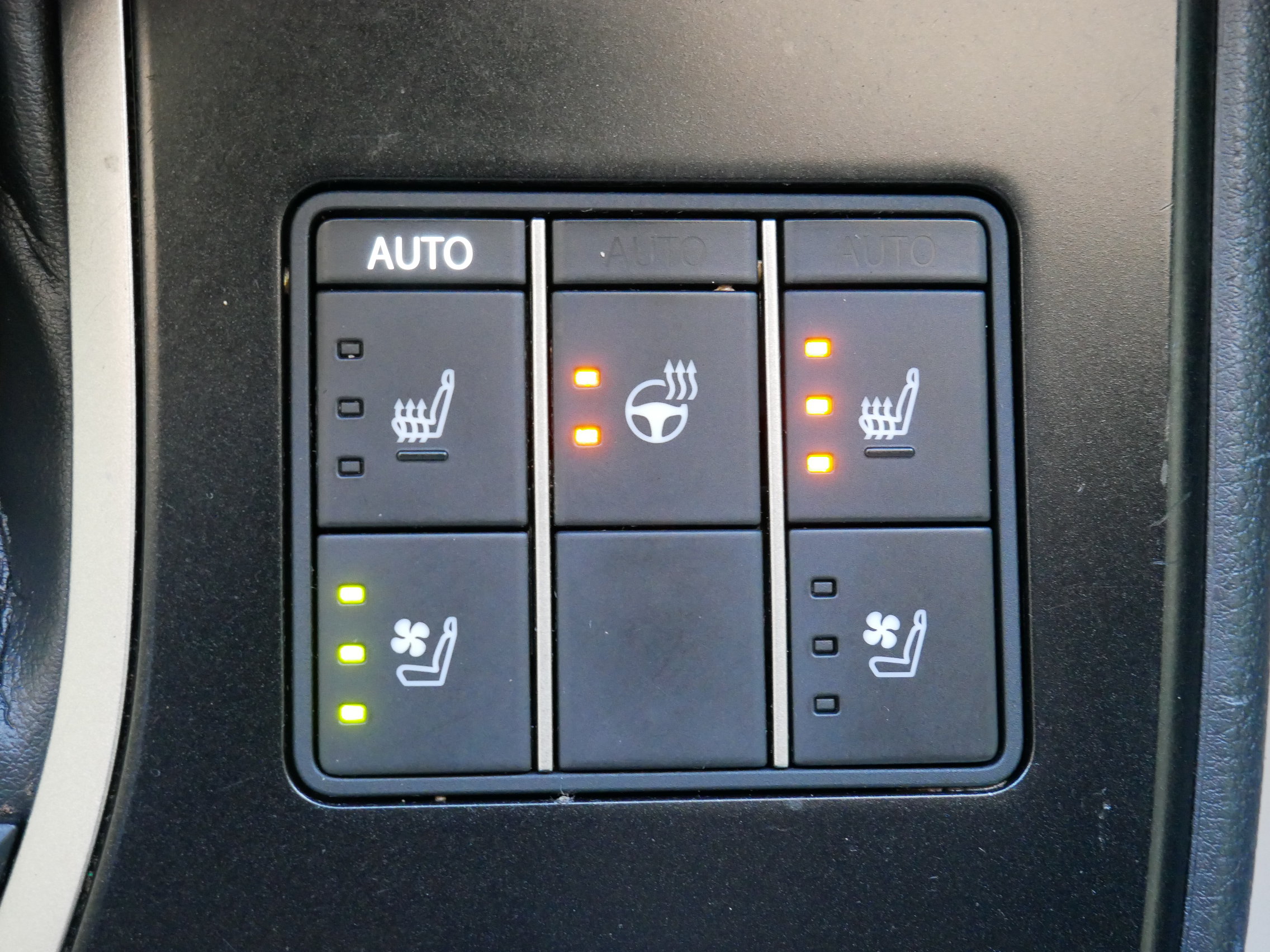 Used 2024 Lexus UX 250h FWD w/ Premium Package image 30