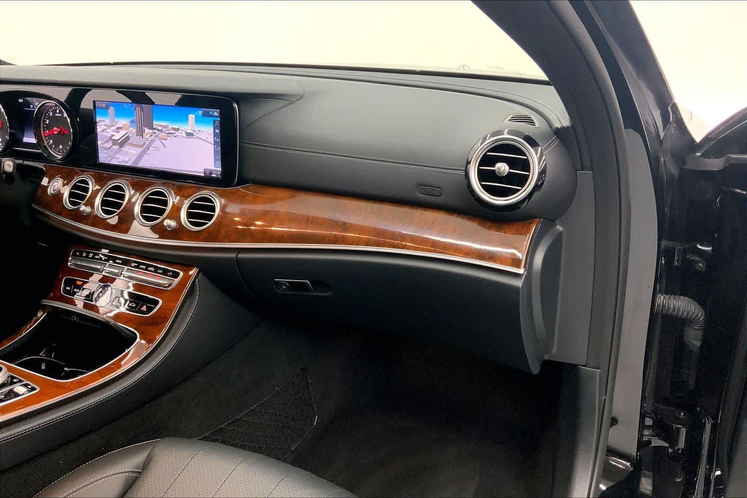 Used 2019 Mercedes-Benz E 300 4MATIC image 27