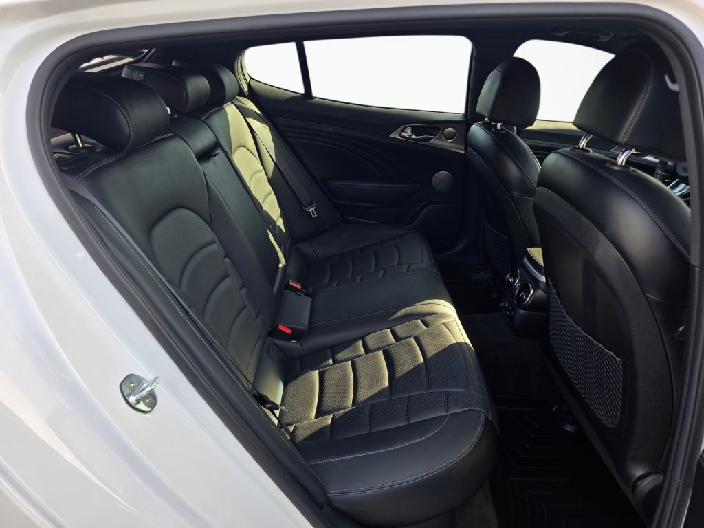 Used 2023 Kia Stinger GT2 AWD/4WD image 35