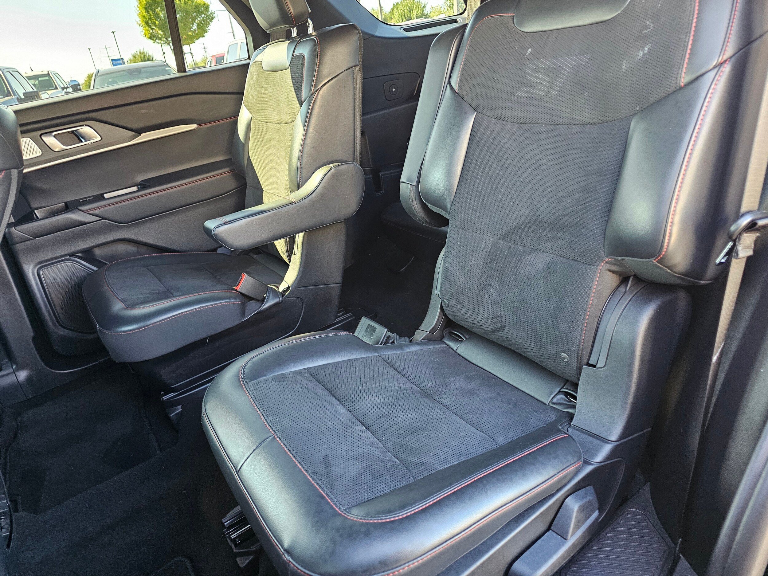 Used 2025 Ford Explorer ST w/ Sun And Sound Package AWD/4WD image 18