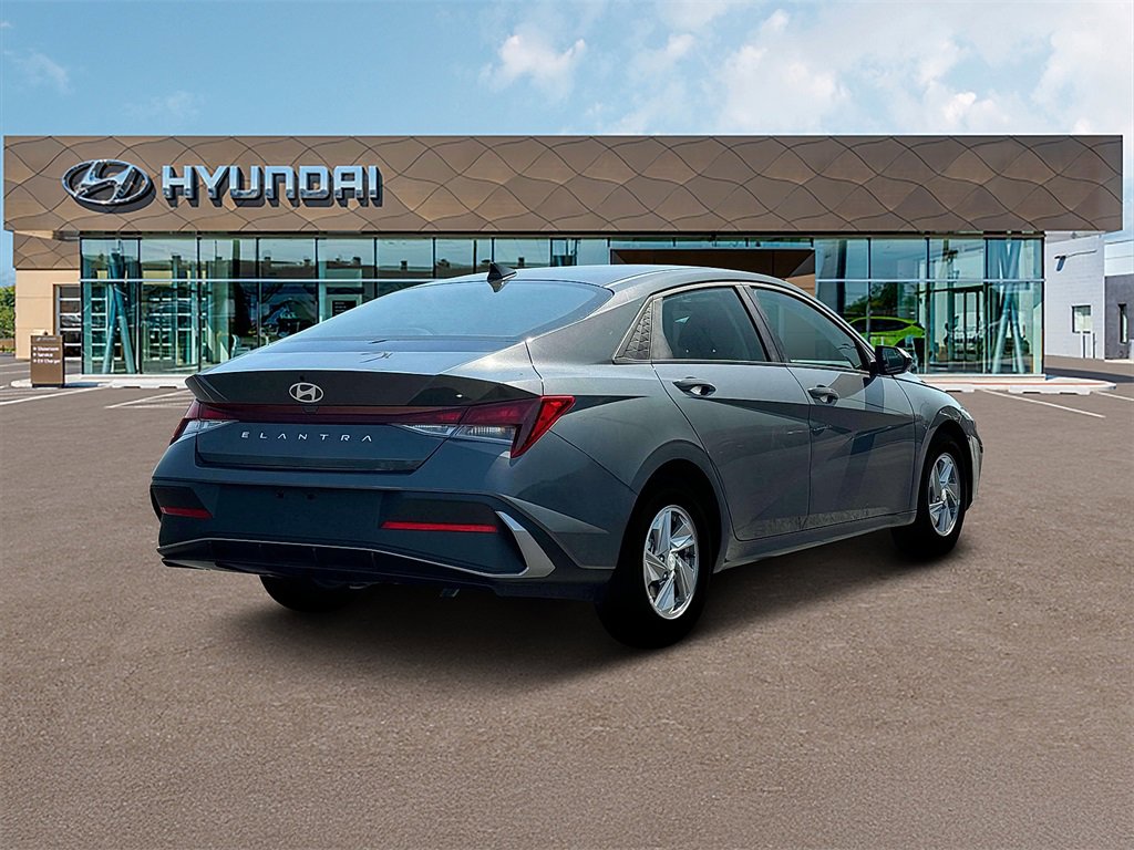New 2025 Hyundai Elantra SE w/ Cargo Package image 7