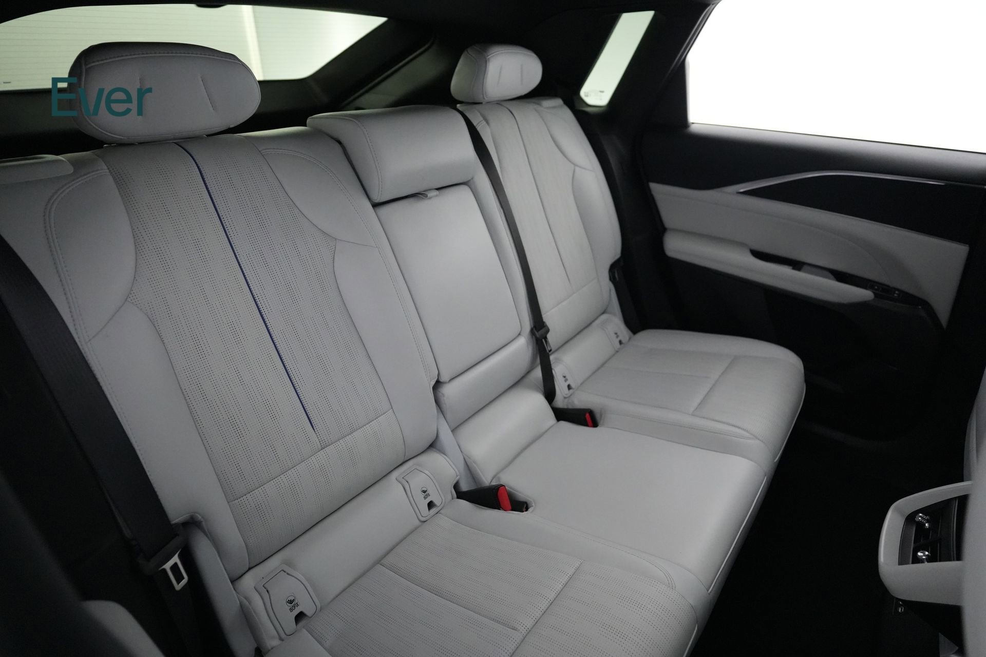 Used 2024 Cadillac Lyriq Luxury AWD/4WD image 5