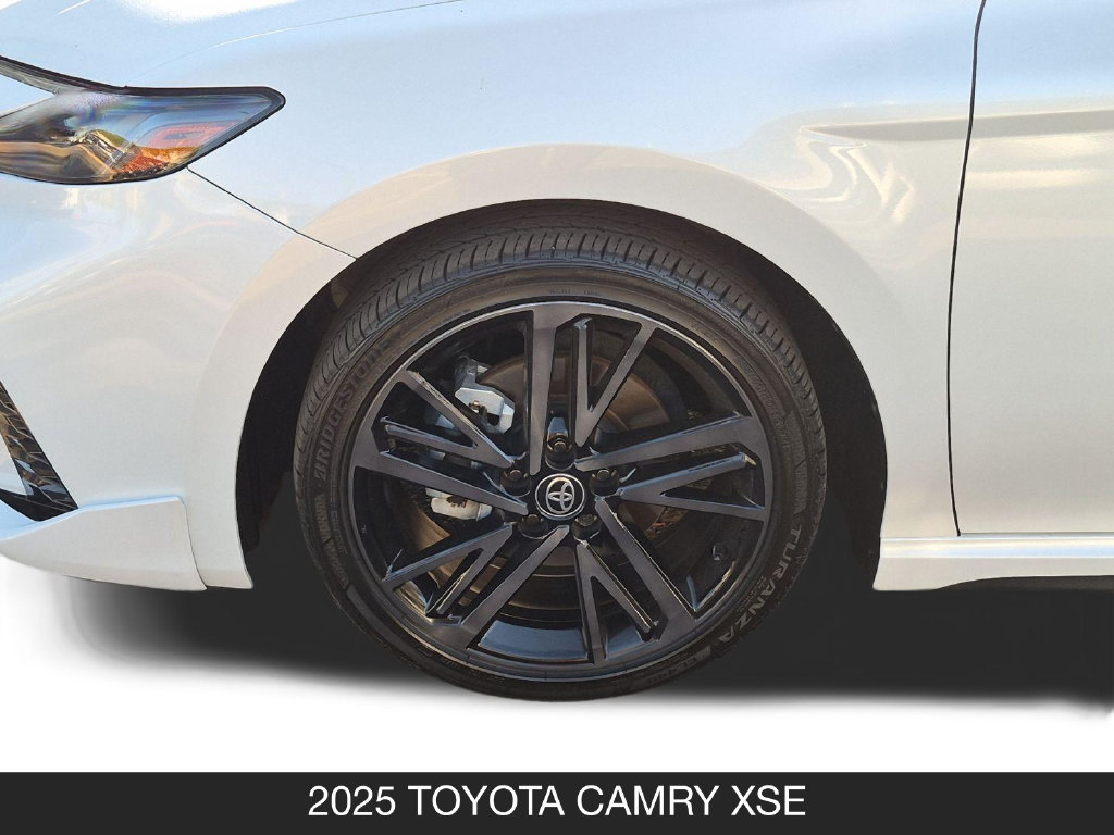 Used 2025 Toyota Camry XSE FWD image 10