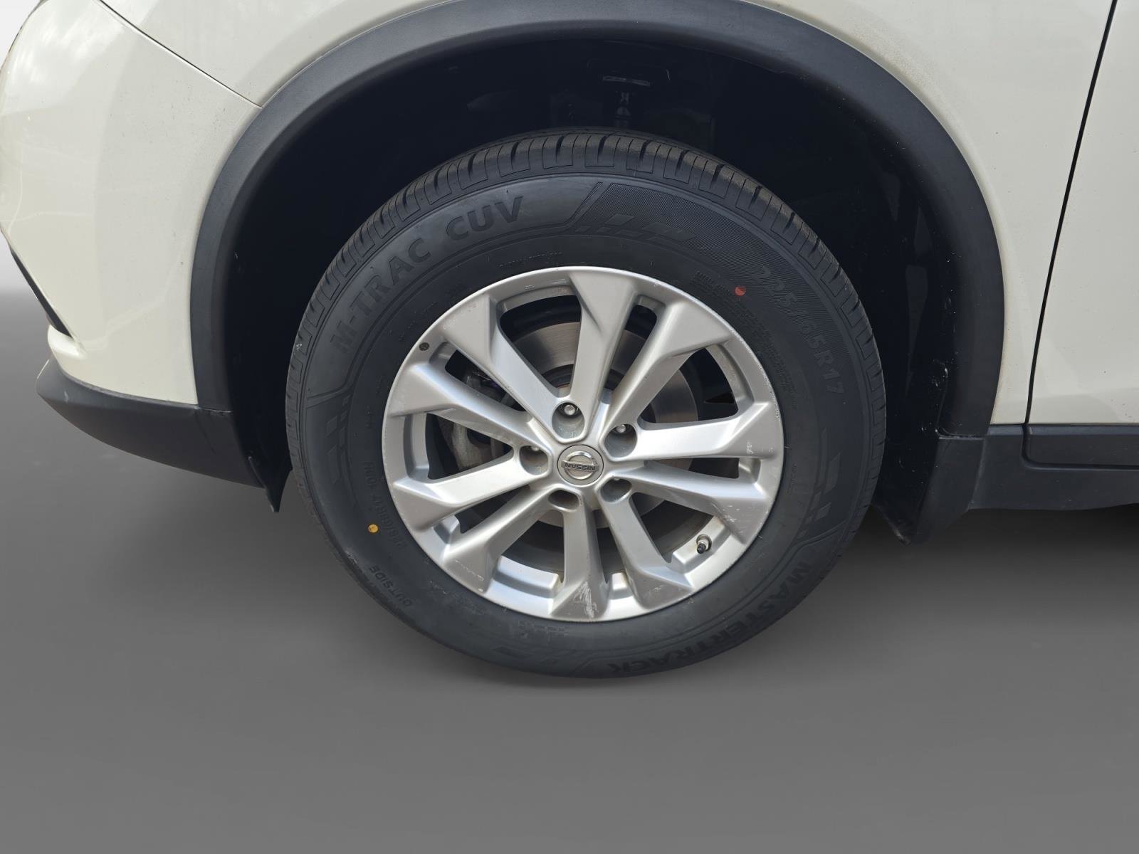 Used 2016 Nissan Rogue SV w/ SV Premium Package image 9