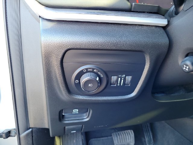 Used 2022 Jeep Grand Cherokee L Limited w/ Luxury Tech Group II AWD/4WD image 25
