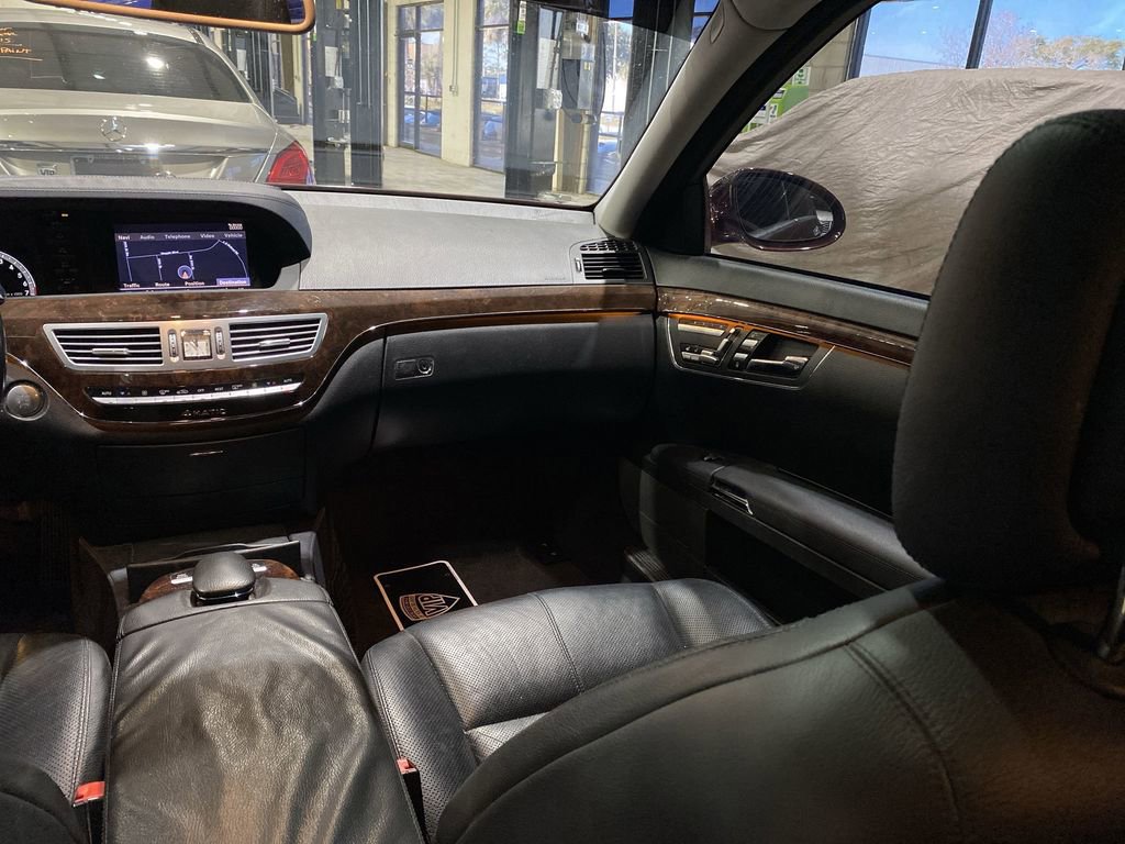 Used 2009 Mercedes-Benz S 550 4MATIC w/ Sport Pkg image 3