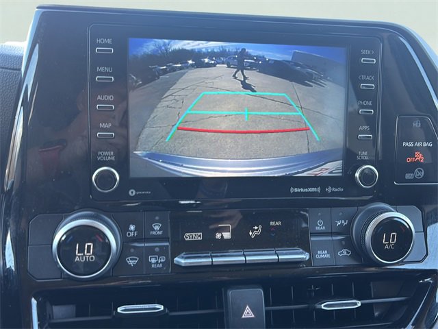 Used 2020 Toyota Highlander LE image 27