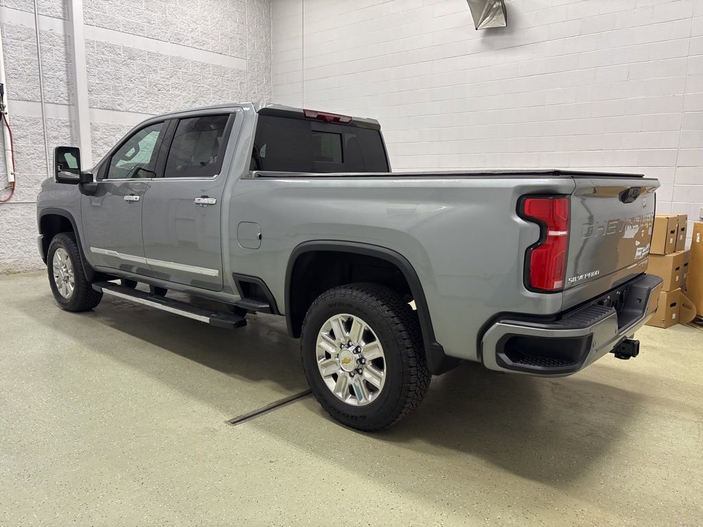 Used 2024 Chevrolet Silverado 3500 High Country w/ High Country Premium Package AWD/4WD image 7