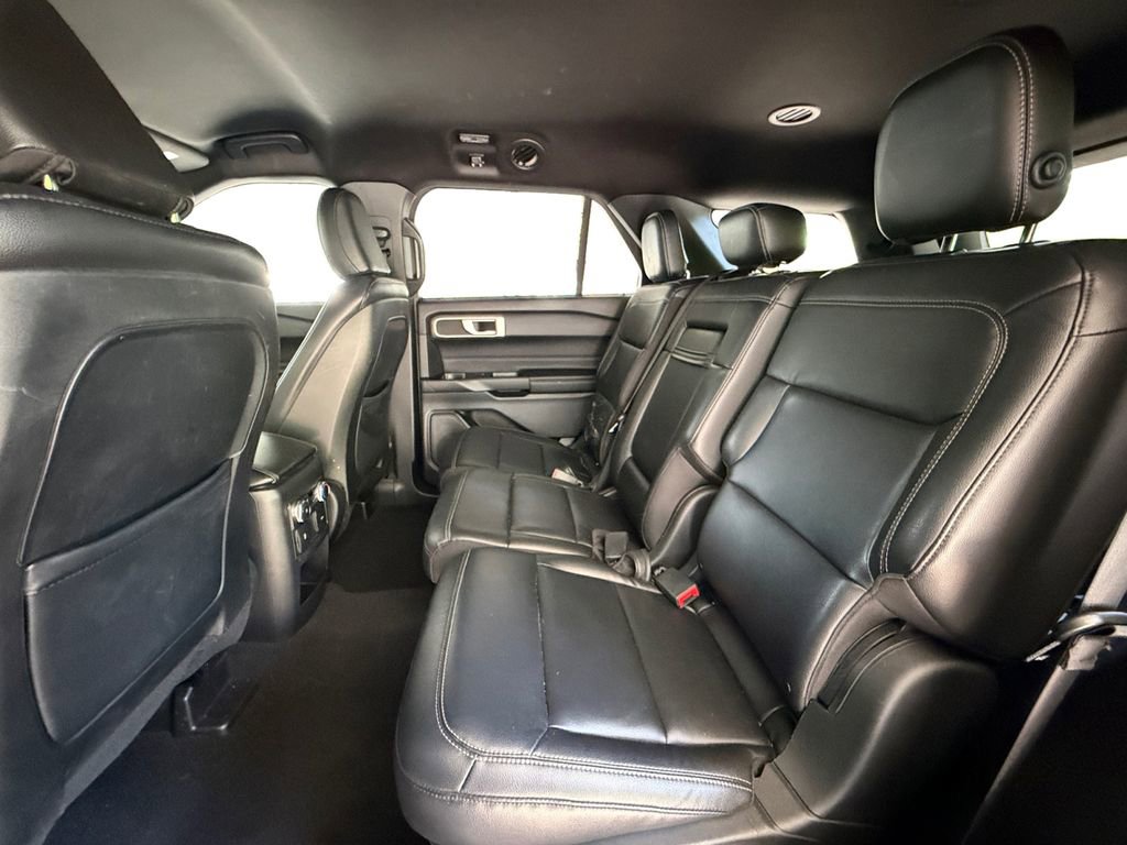 Used 2020 Ford Explorer XLT w/ Equipment Group 202A AWD/4WD image 14