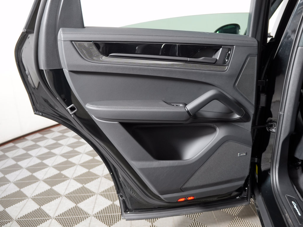 New 2027 Porsche Cayenne GTS AWD/4WD image 36