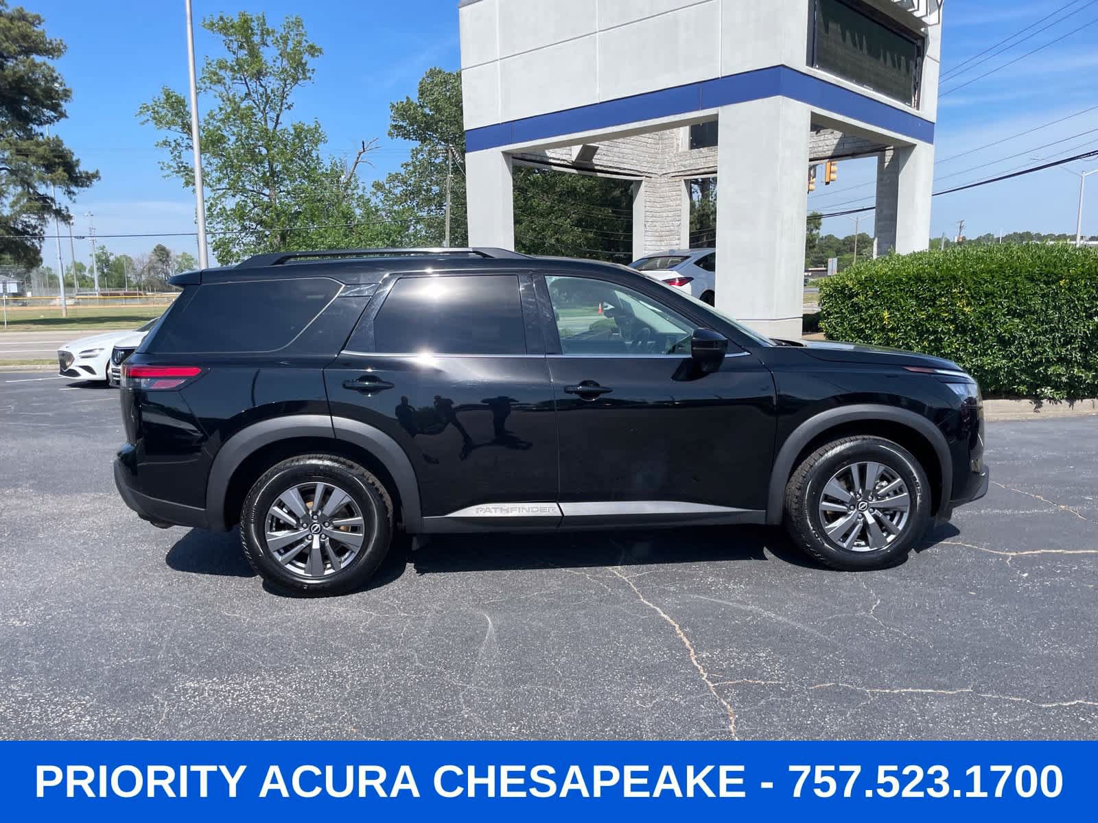Used 2025 Nissan Pathfinder SV FWD image 5