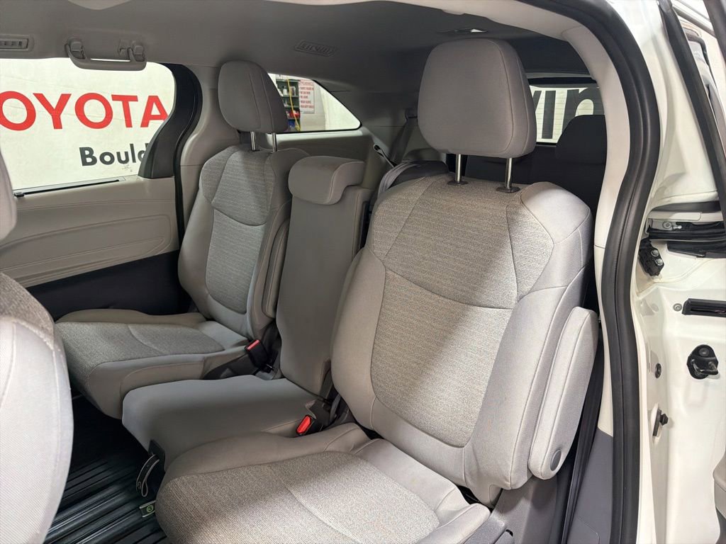 Used 2021 Toyota Sienna LE AWD/4WD image 20