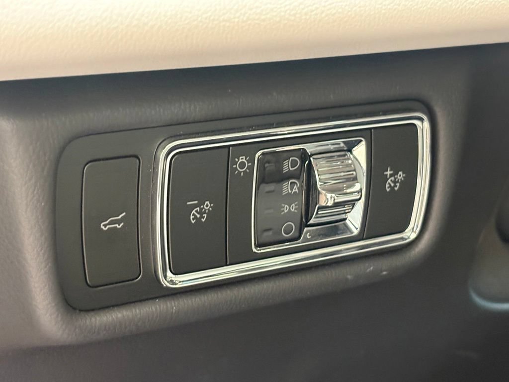 Used 2025 Lincoln Aviator AWD w/ Equipment Group 101A image 19