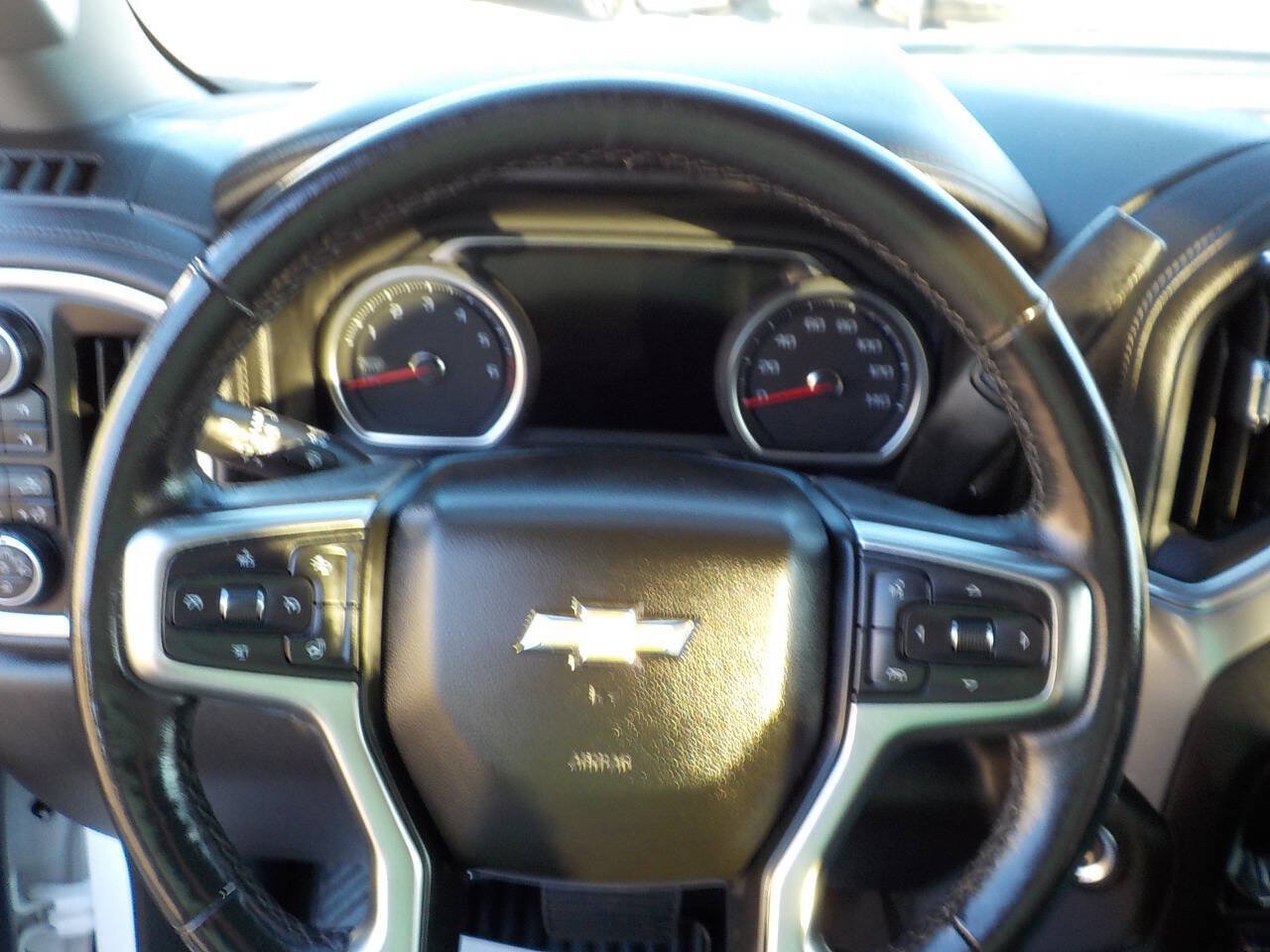 Used 2021 Chevrolet Silverado 1500 LTZ w/ Technology Package AWD/4WD image 17