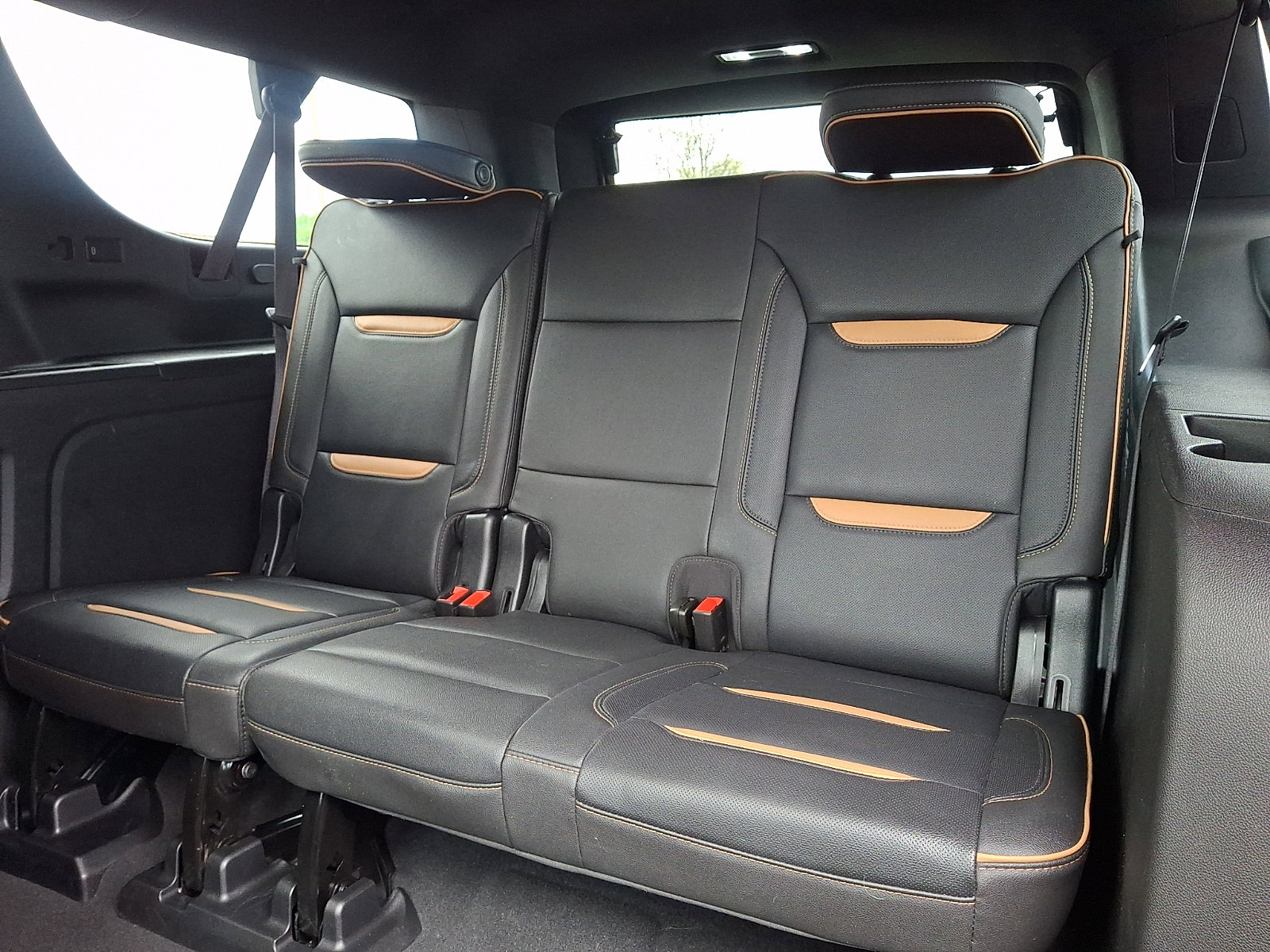 Used 2022 GMC Yukon XL AT4 image 11