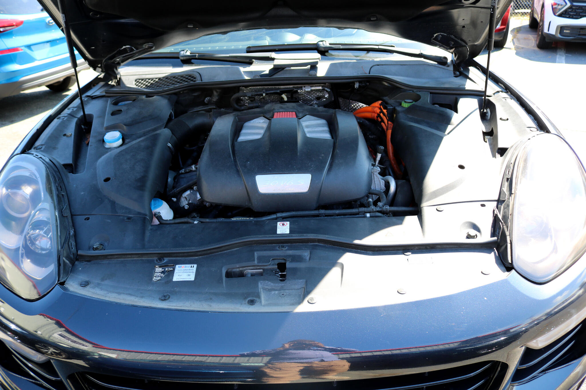 Used 2015 Porsche Cayenne S w/ Premium Package image 53