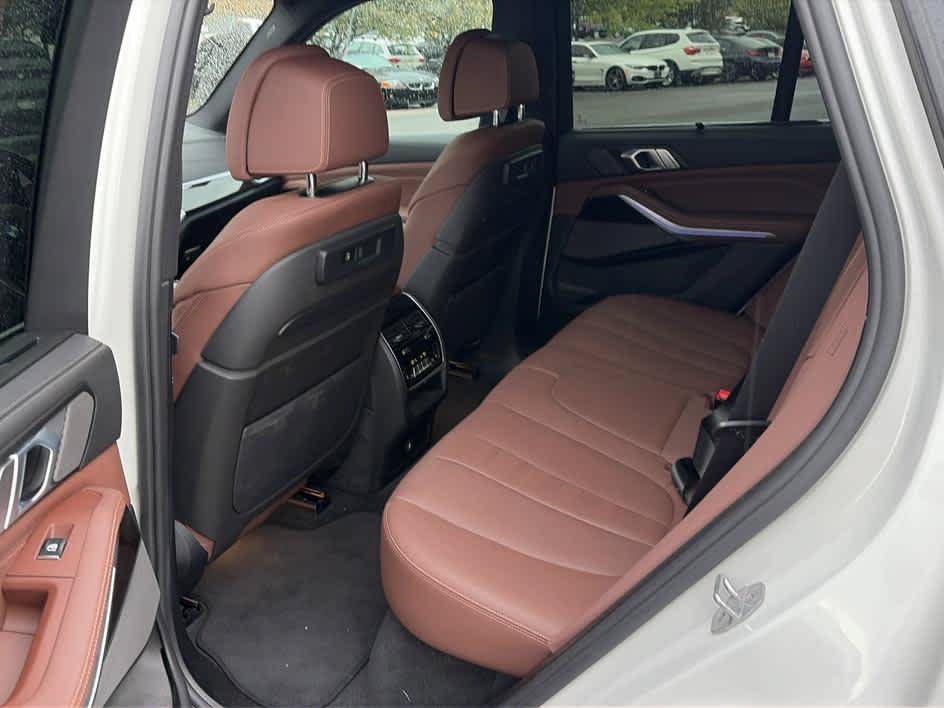 Used 2021 BMW X5 xDrive40i w/ Executive Package AWD/4WD image 14