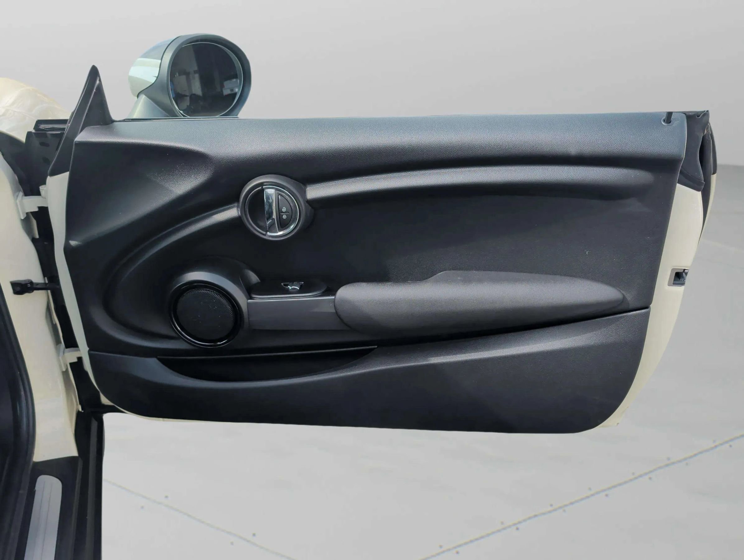 Used 2019 MINI Cooper 2-Door Hardtop FWD image 17