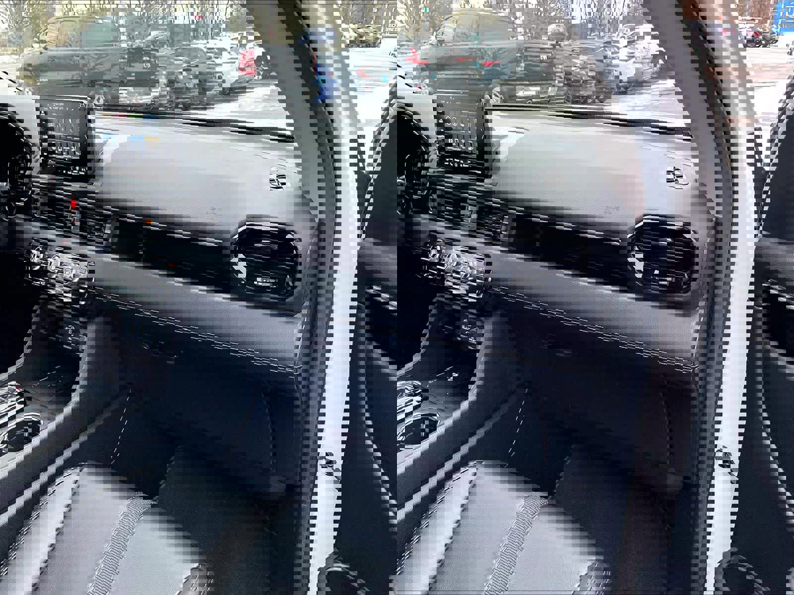 Used 2025 Honda Pilot Touring image 13