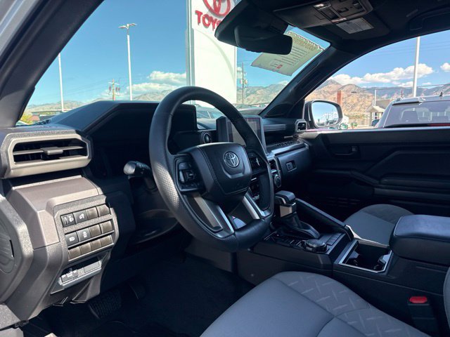 Used 2025 Toyota Tacoma SR5 AWD/4WD image 11