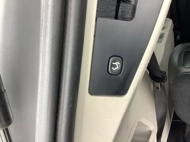 Used 2018 Dodge Grand Caravan SXT FWD image 15