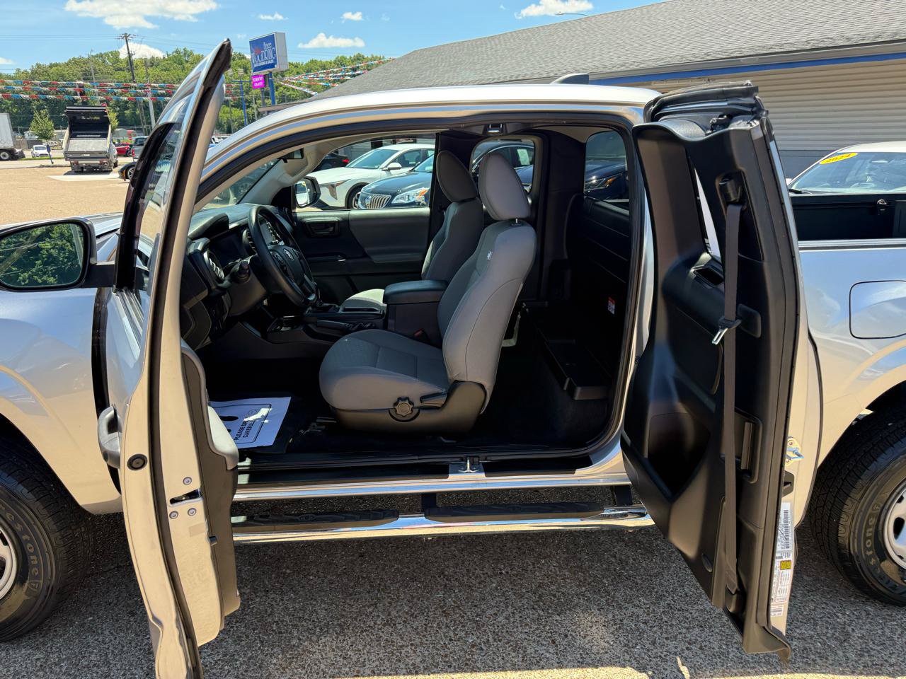 Used 2021 Toyota Tacoma SR RWD image 9