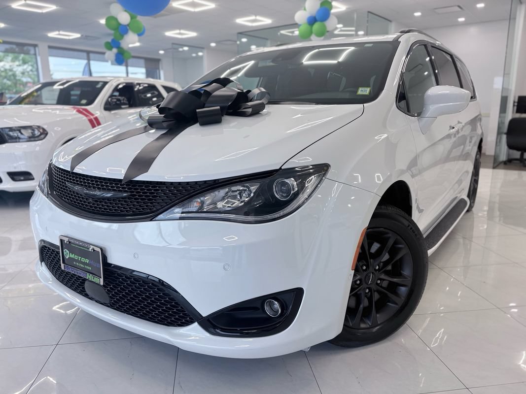 Used 2020 Chrysler Pacifica Touring-L w/ Advanced Safetytec Group AWD/4WD image 1