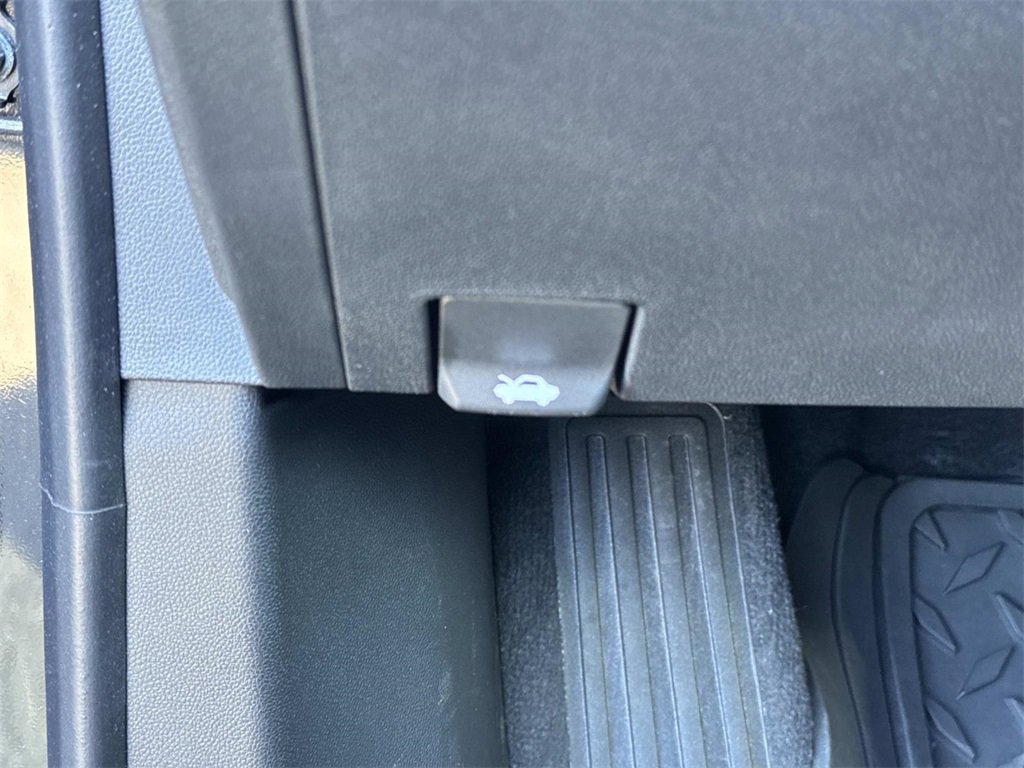 Used 2025 Chevrolet Equinox ACTIV w/ Safety and Technology Package image 38