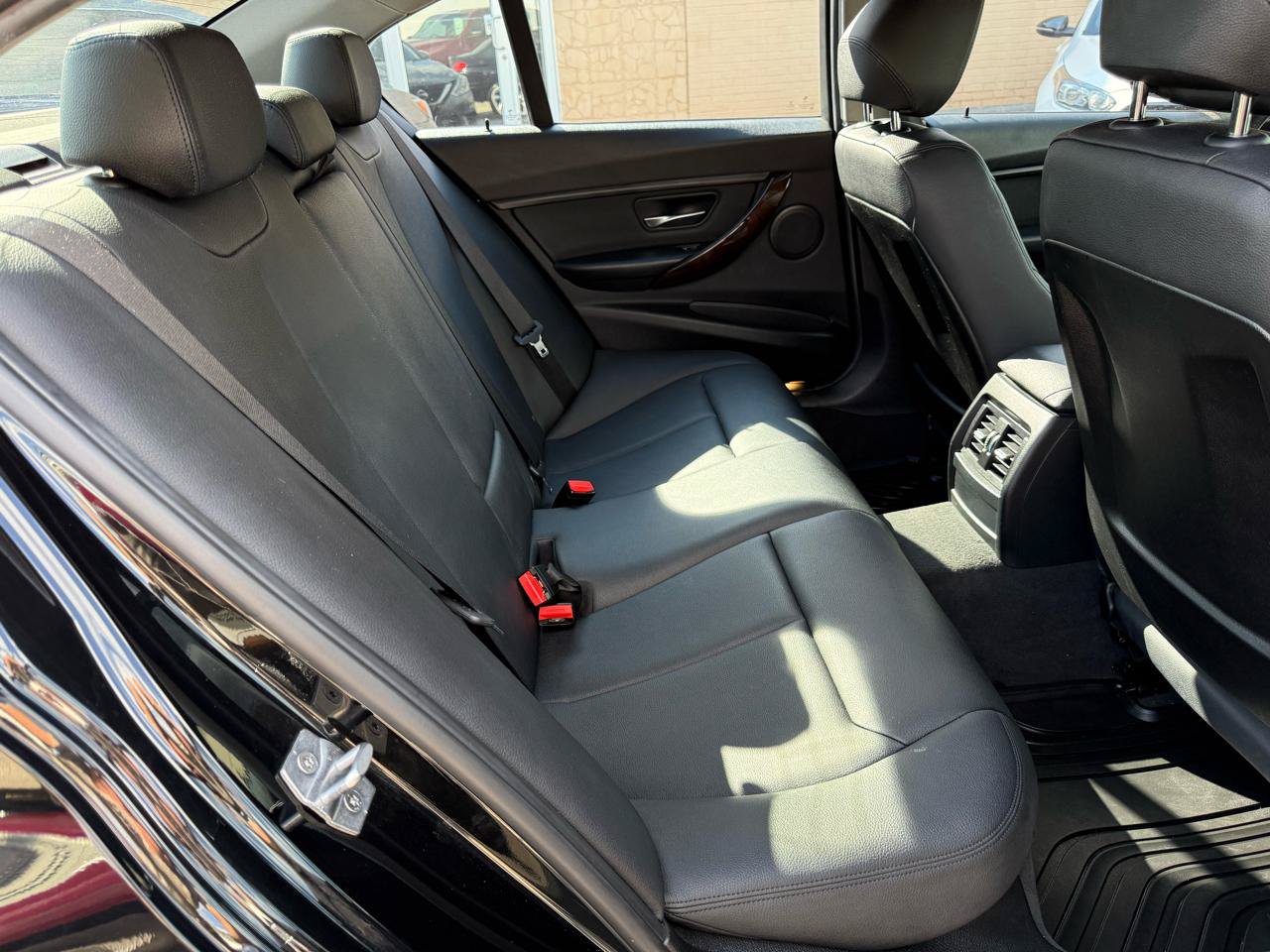 Used 2015 BMW 320i Sedan RWD image 14