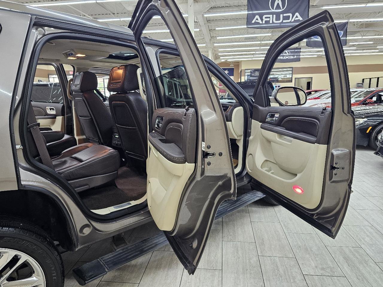 Used 2014 Cadillac Escalade Platinum AWD/4WD image 14