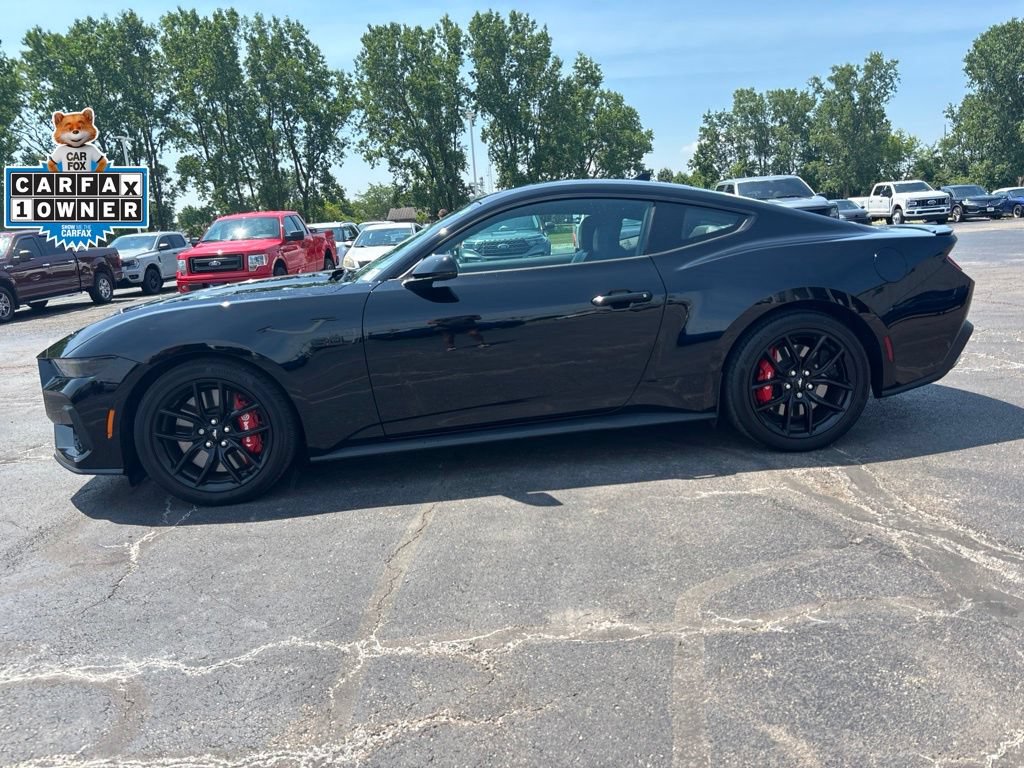 Used 2025 Ford Mustang GT Premium RWD image 2