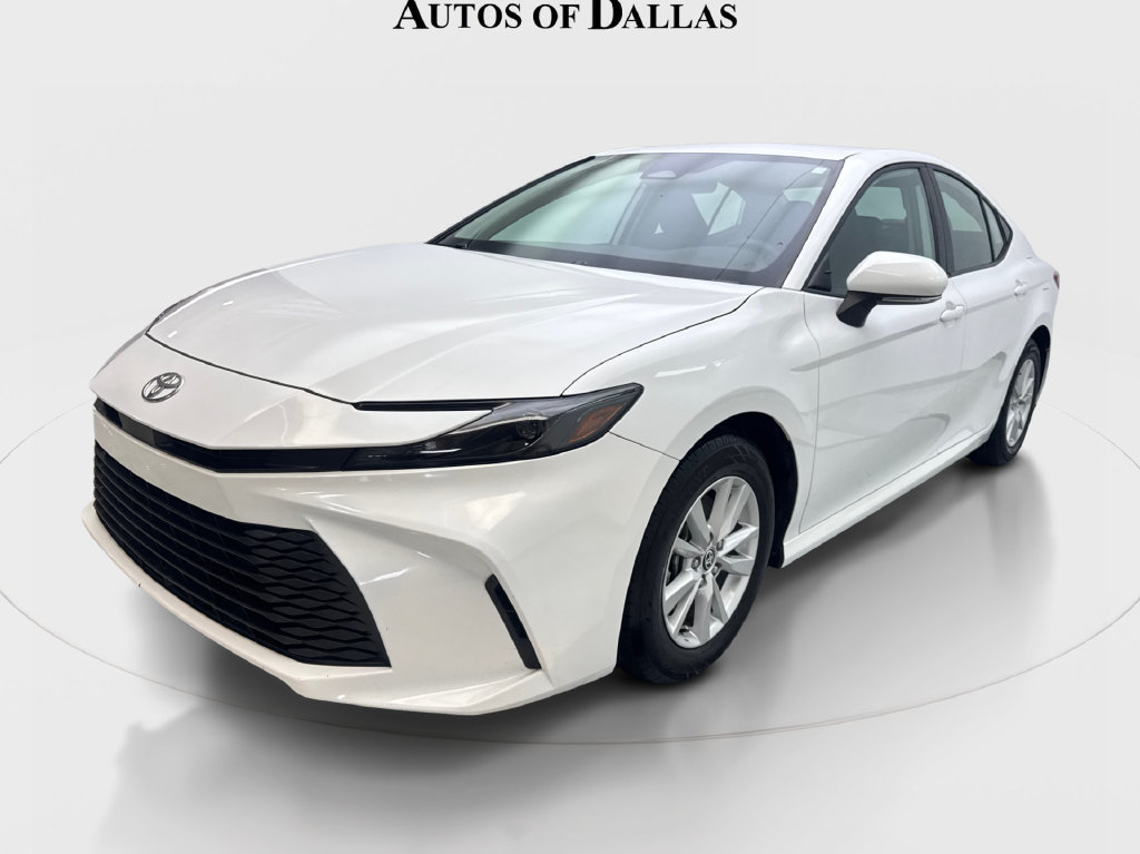 Used 2025 Toyota Camry LE FWD image 3