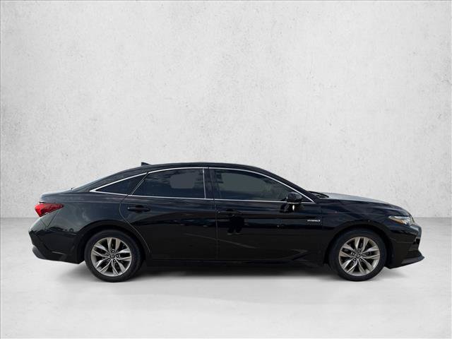 Used 2019 Toyota Avalon XLE w/ Moonroof Package FWD image 2