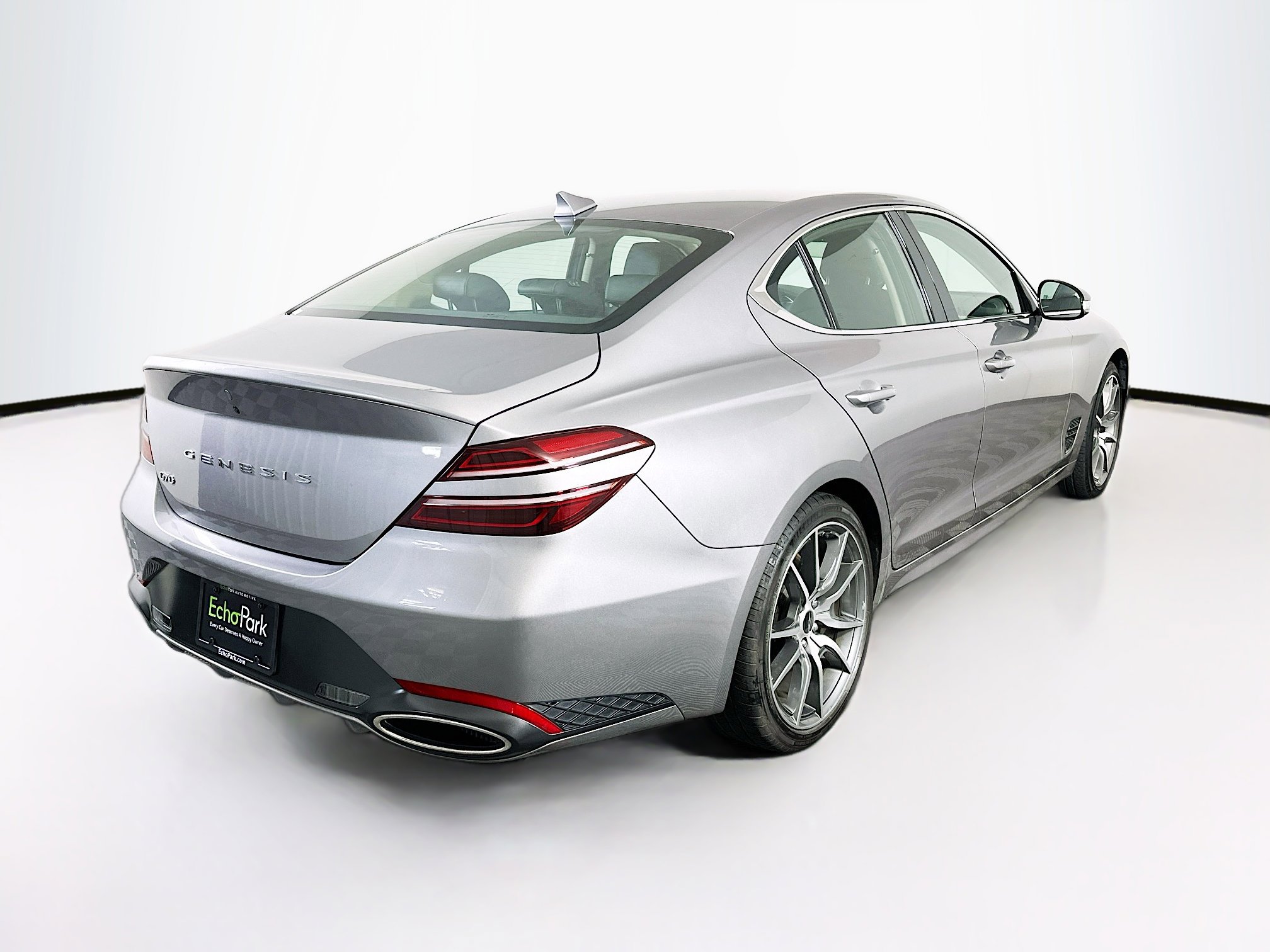 Used 2025 Genesis G70 2.5T image 9