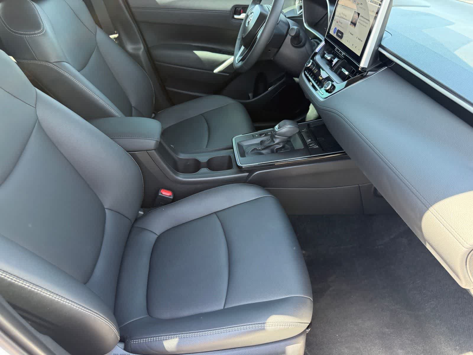 Used 2026 Toyota Corolla Cross XLE w/ Convenience Package FWD image 33