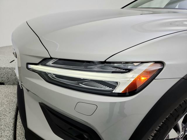Certified 2025 Volvo V60 B5 Cross Country Plus image 14