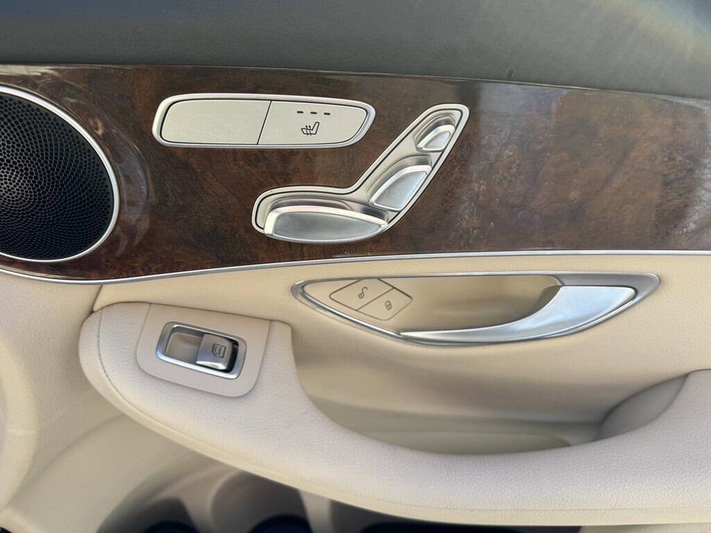 Used 2016 Mercedes-Benz GLC 300 w/ Multimedia Package image 17