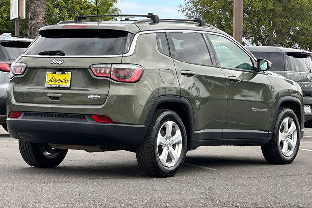 Used 2017 Jeep Compass Latitude FWD image 4