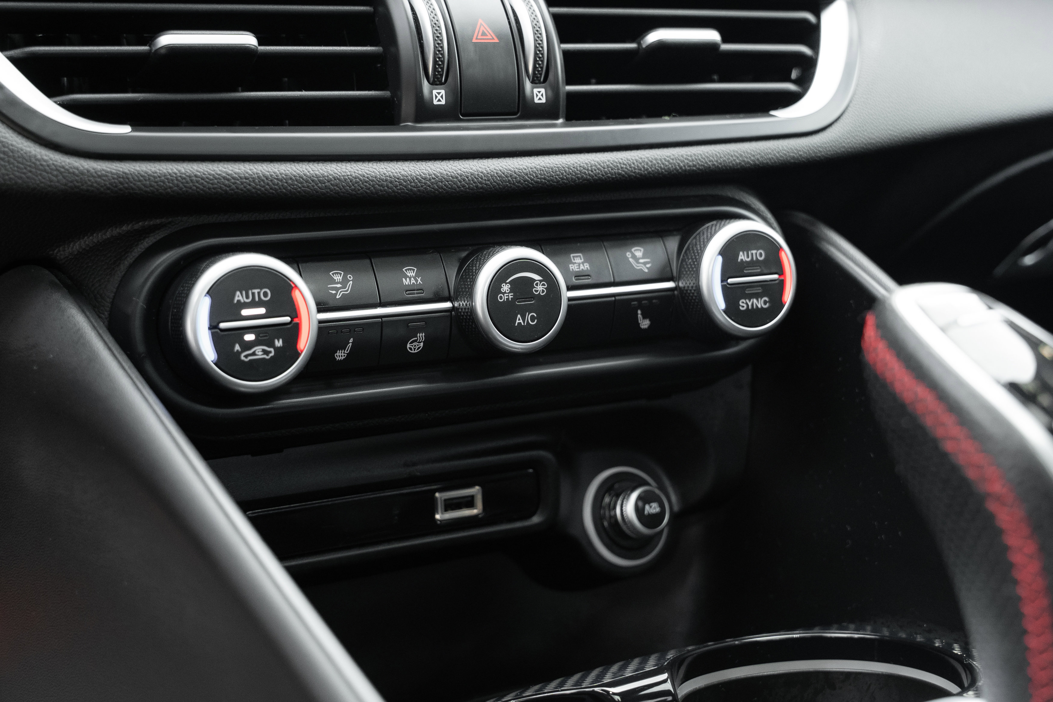 Used 2023 Alfa Romeo Giulia Estrema image 15