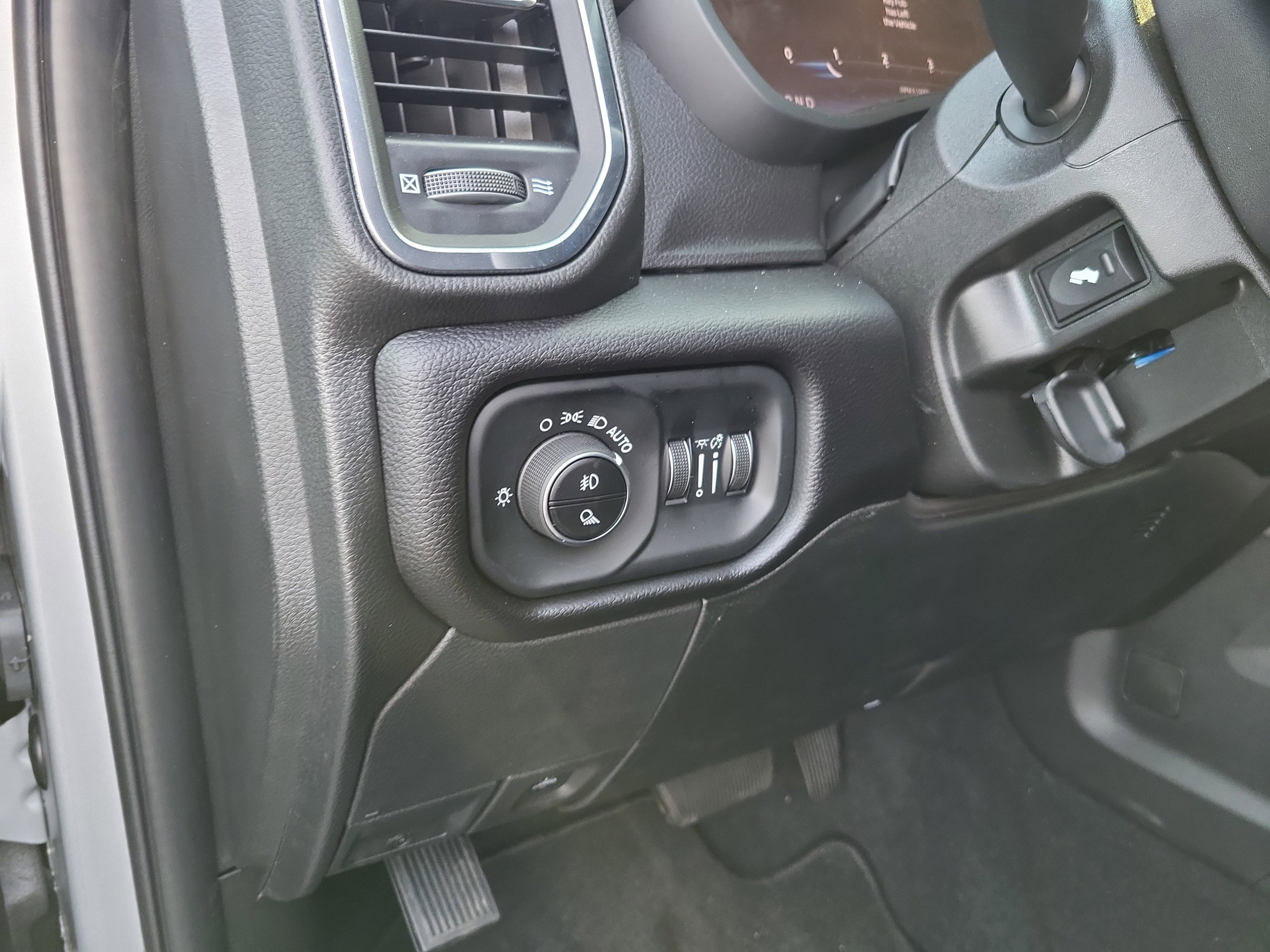 New 2026 RAM 2500 Laramie AWD/4WD image 27