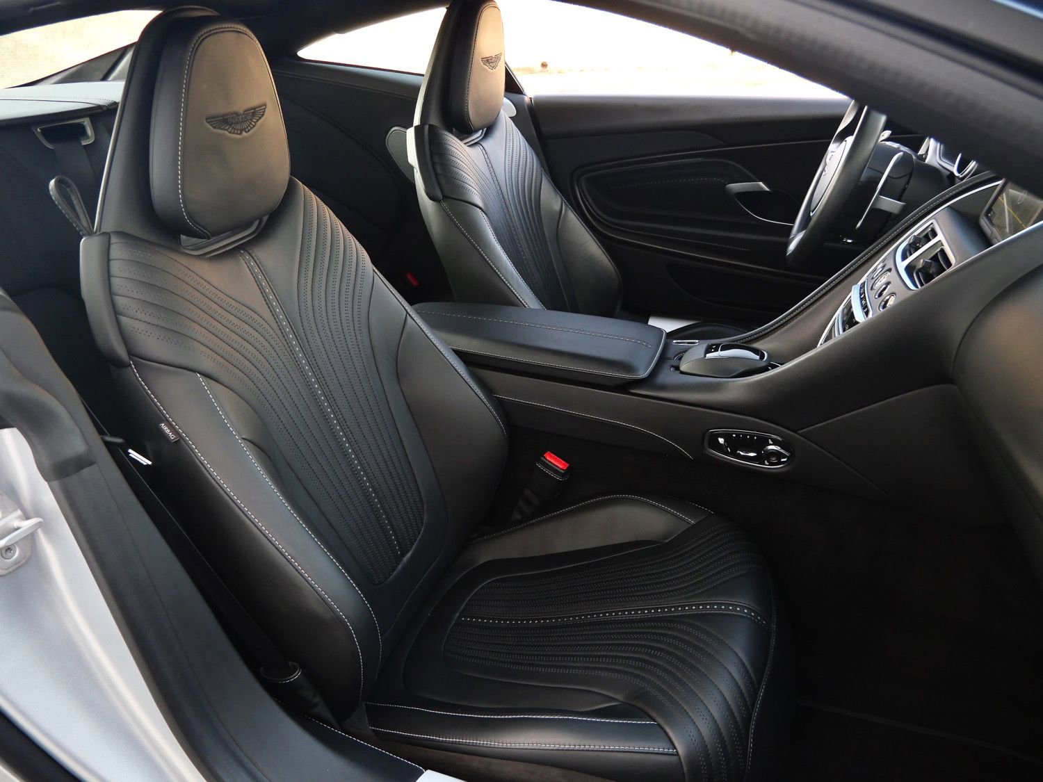 Used 2018 Aston Martin DB11 V12 image 12