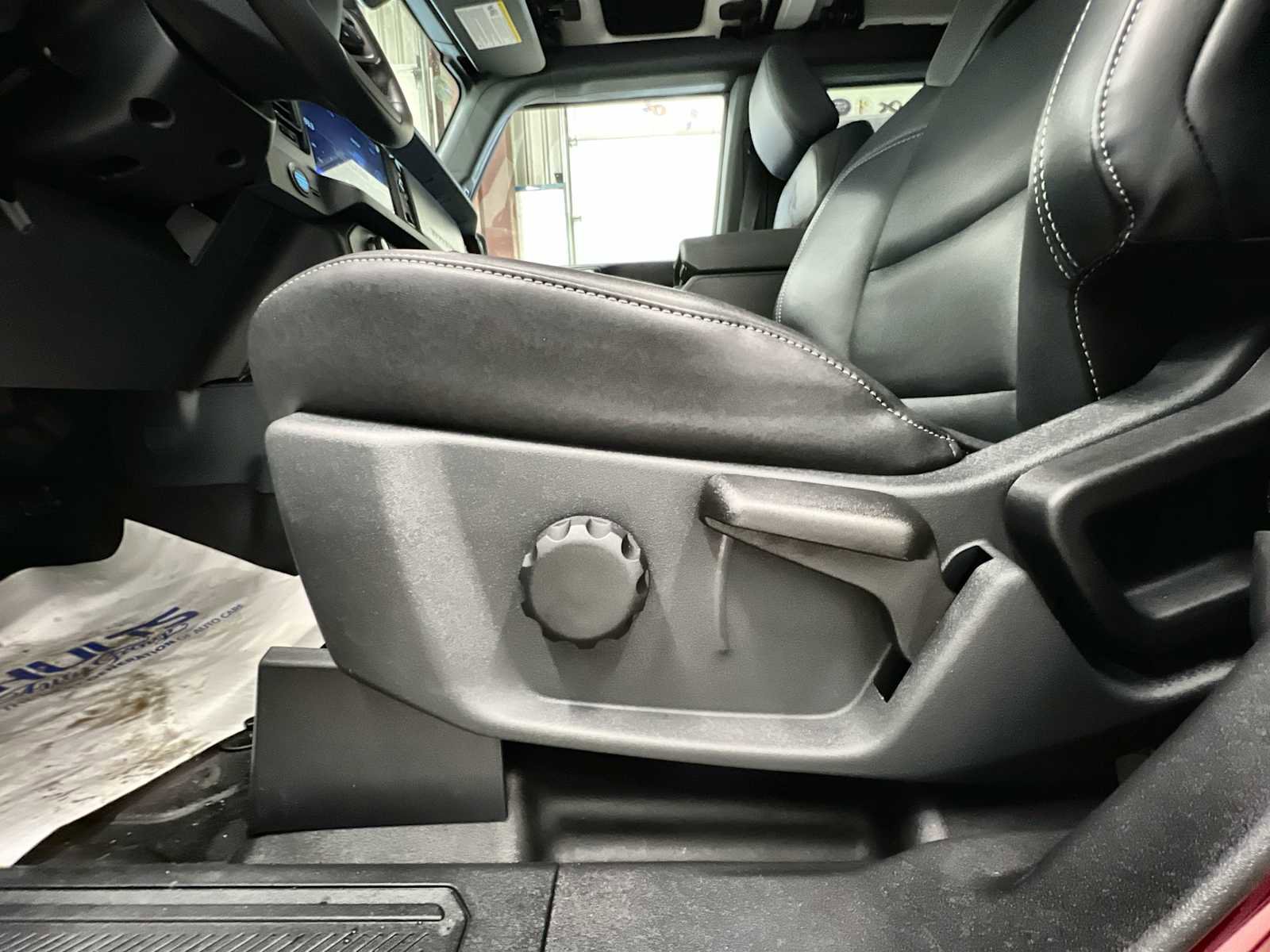 New 2025 Ford Bronco Badlands image 14