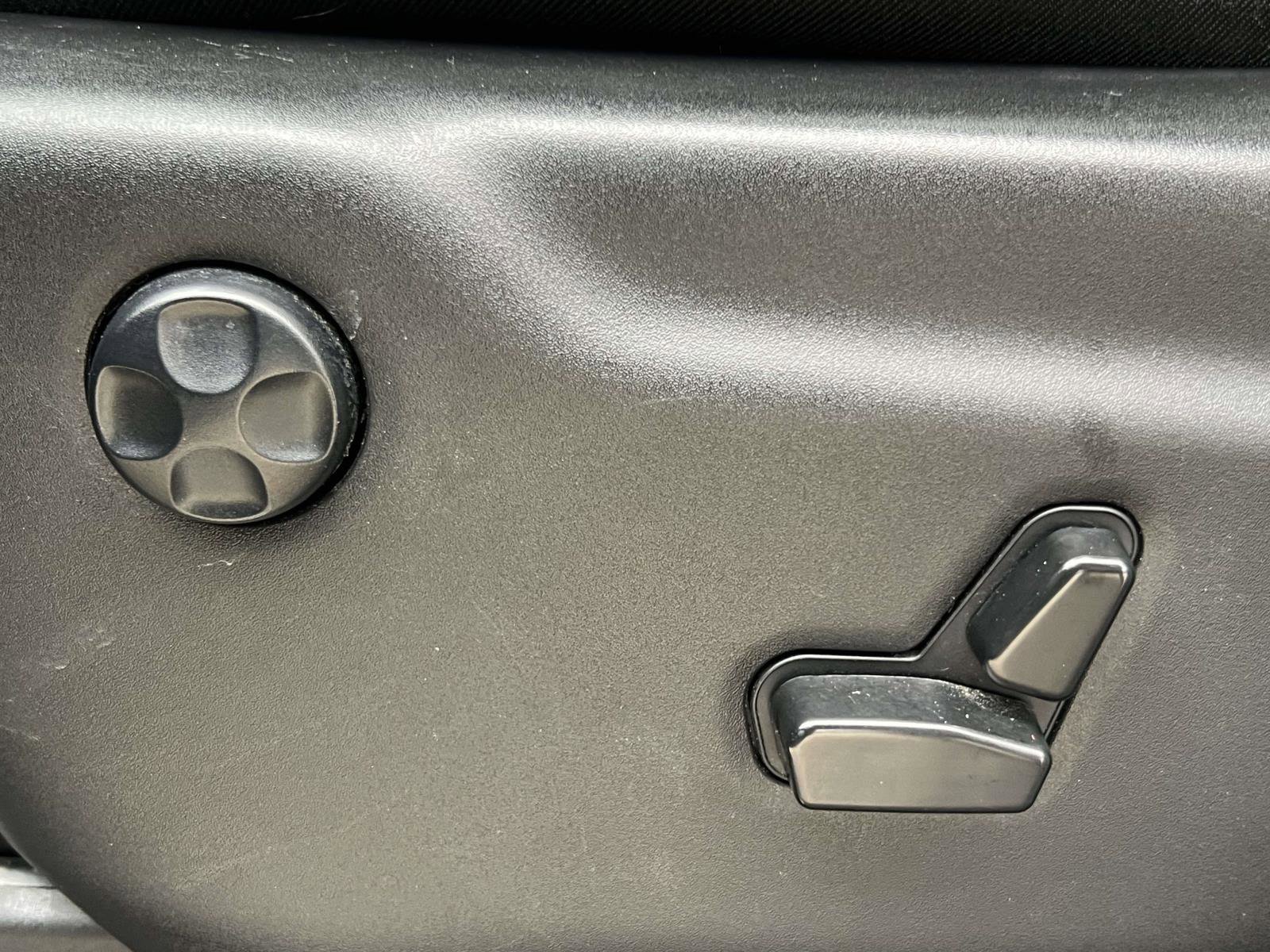 Used 2023 Dodge Durango GT image 25