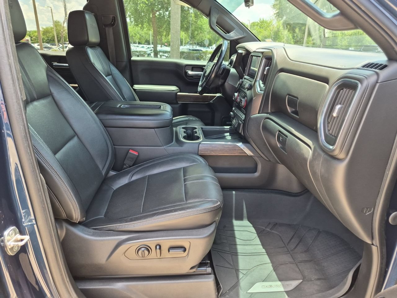 Used 2020 Chevrolet Silverado 1500 High Country w/ Technology Package AWD/4WD image 24