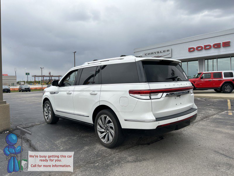 Used 2023 Lincoln Navigator Reserve AWD/4WD image 3