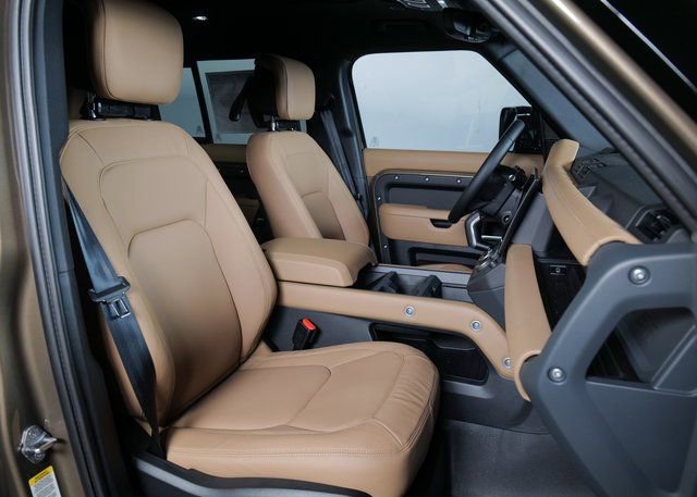 New 2026 Land Rover Defender 110 X-Dynamic SE image 3