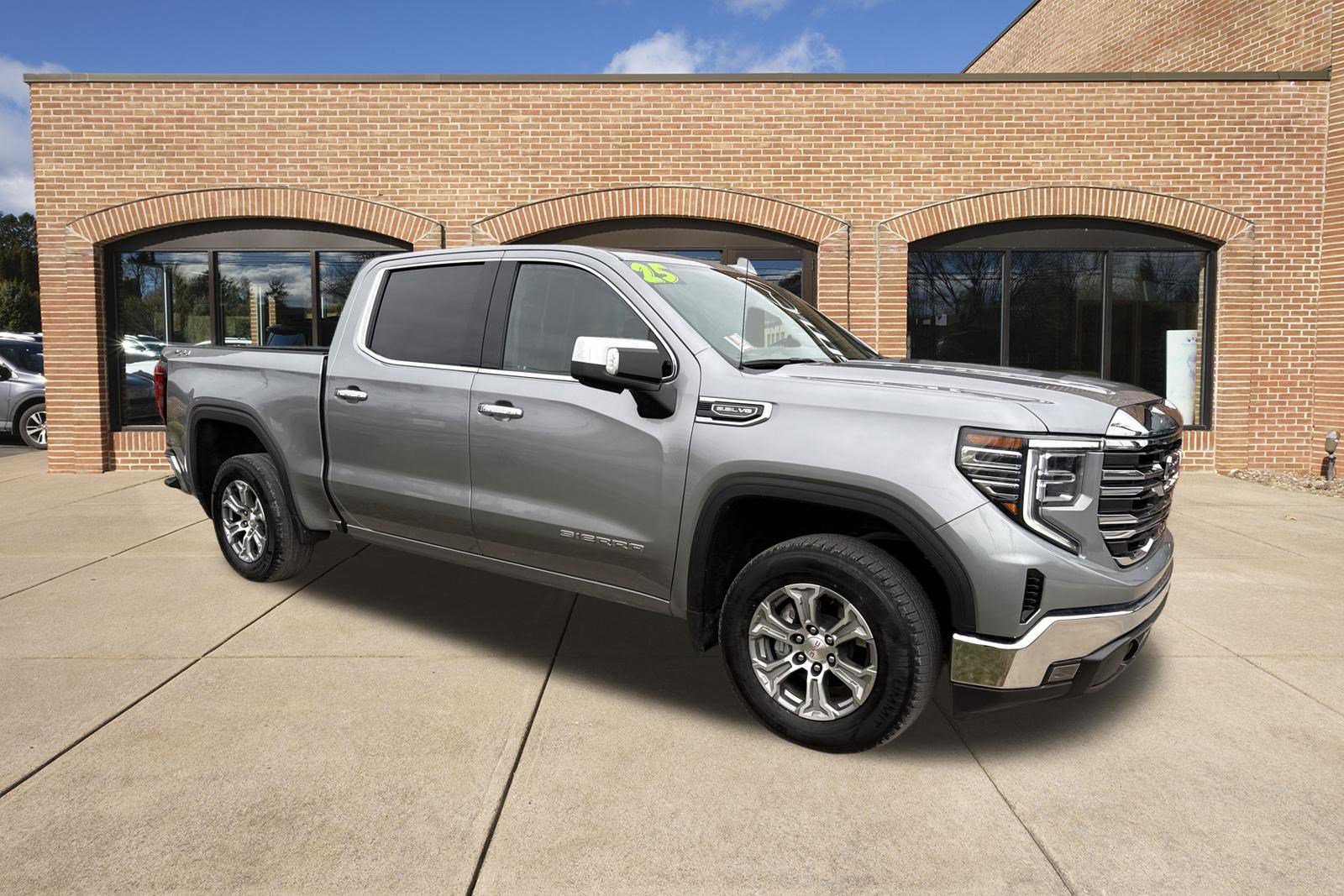 Used 2025 GMC Sierra 1500 SLT image 1