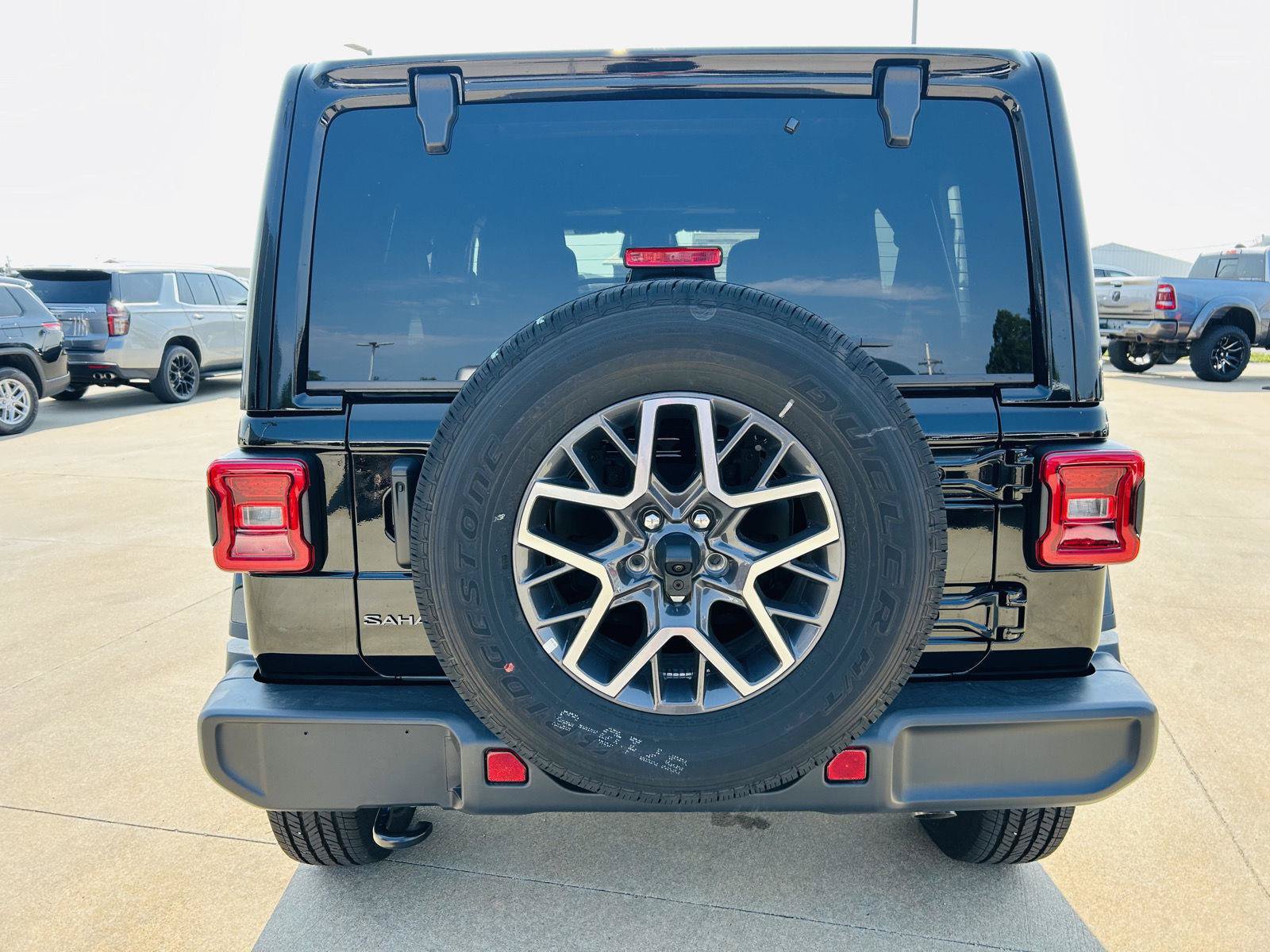New 2026 Jeep Wrangler Unlimited Sahara w/ Technology Group AWD/4WD image 37
