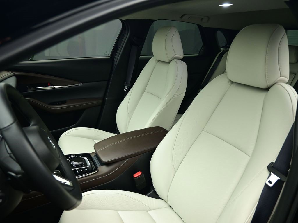 Certified 2025 MAZDA CX-30 AWD 2.5 S w/ Premium Package image 4