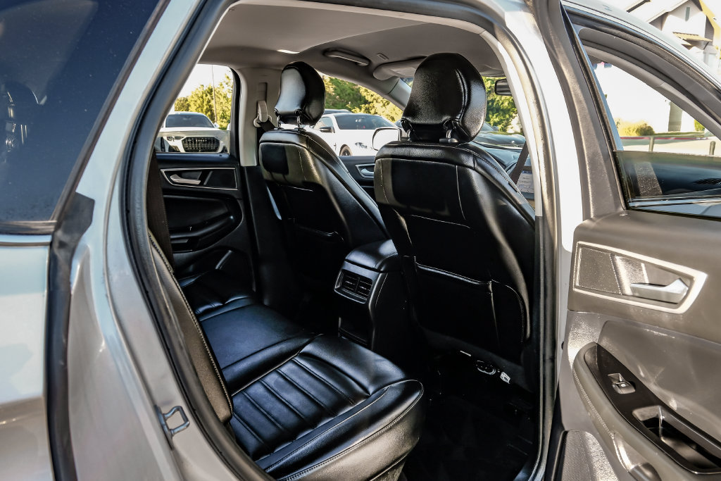 Used 2019 Ford Edge SEL w/ Equipment Group 201A FWD image 37
